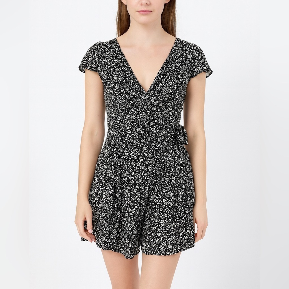 Hollister Black and White Floral Mini Dress